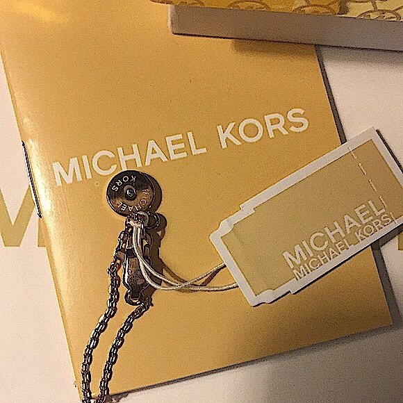 MICHAEL KORS - ROSE GOLD-TONE PENDANT NECKLACE - Picture 5 of 13